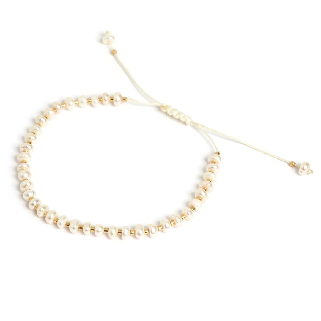 Lumière Pearl Bracelet - A captivating blend of pearls and gold, radiating elegance and sophistication