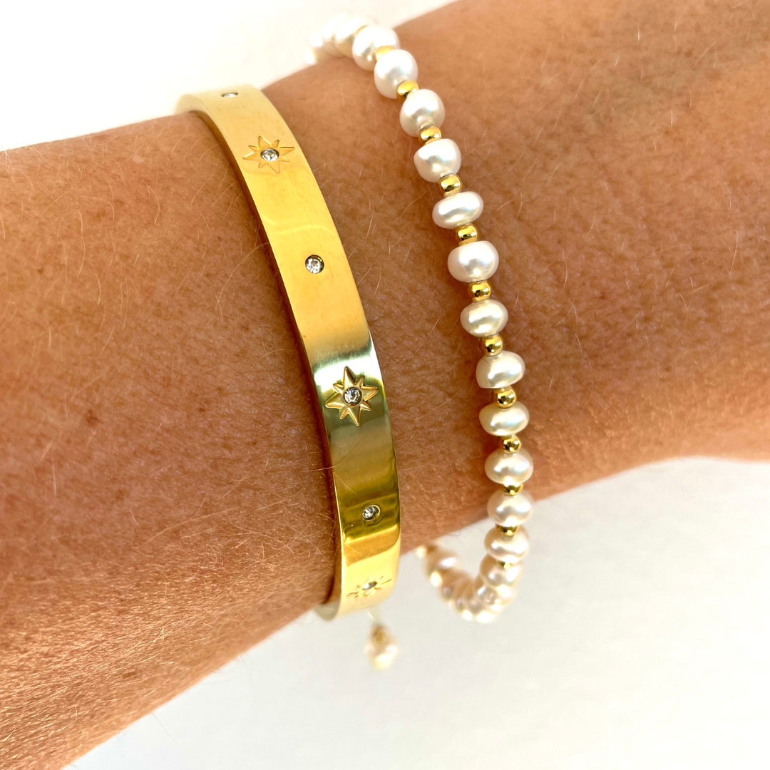 Lumière Pearl Bracelet - A captivating blend of pearls and gold, radiating elegance and sophistication